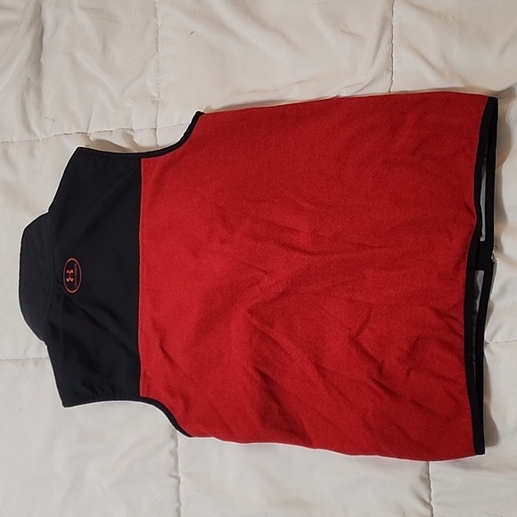 Under Armour Red Vest YLG Boys - Picture 3 of 3